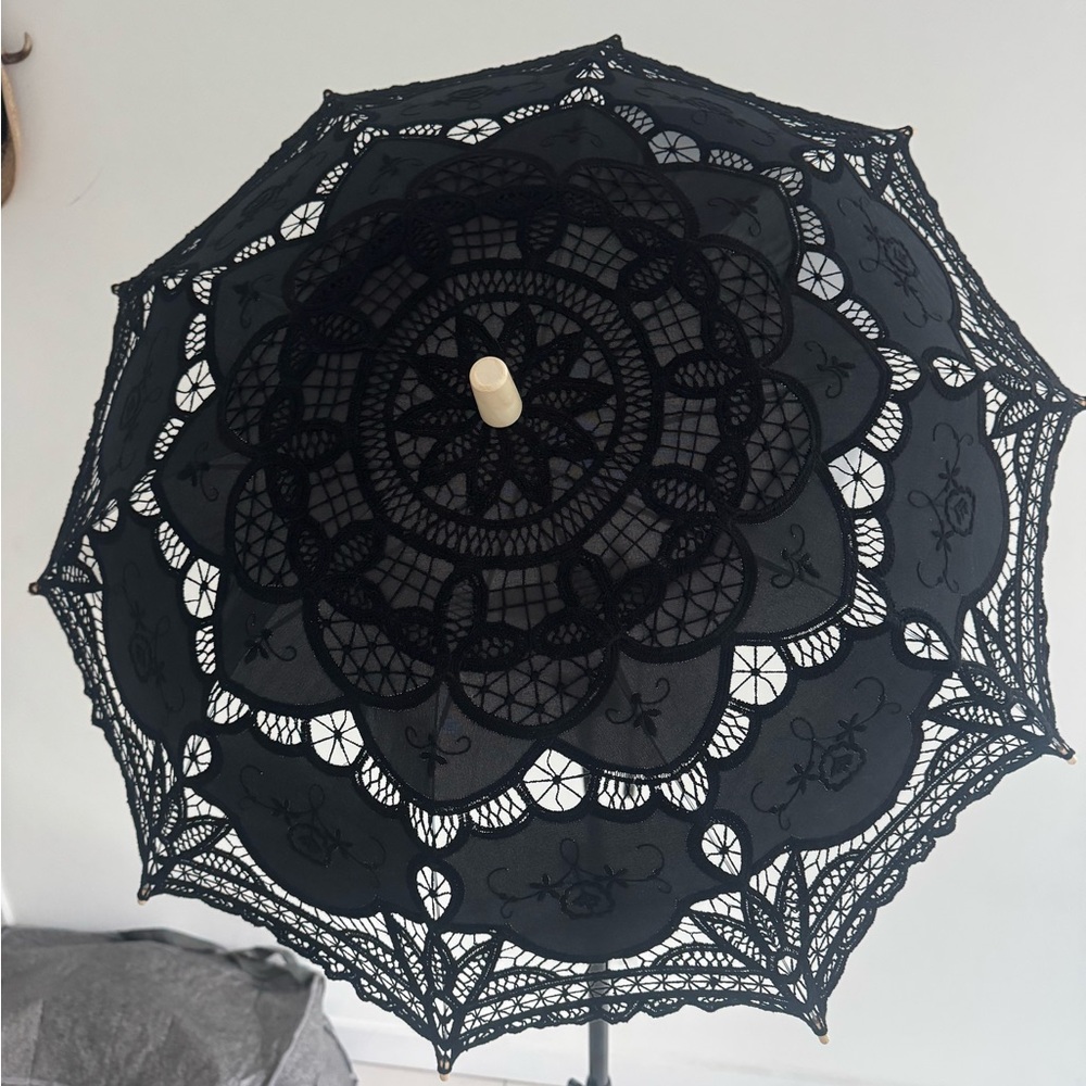 Elegant Lace Parasol